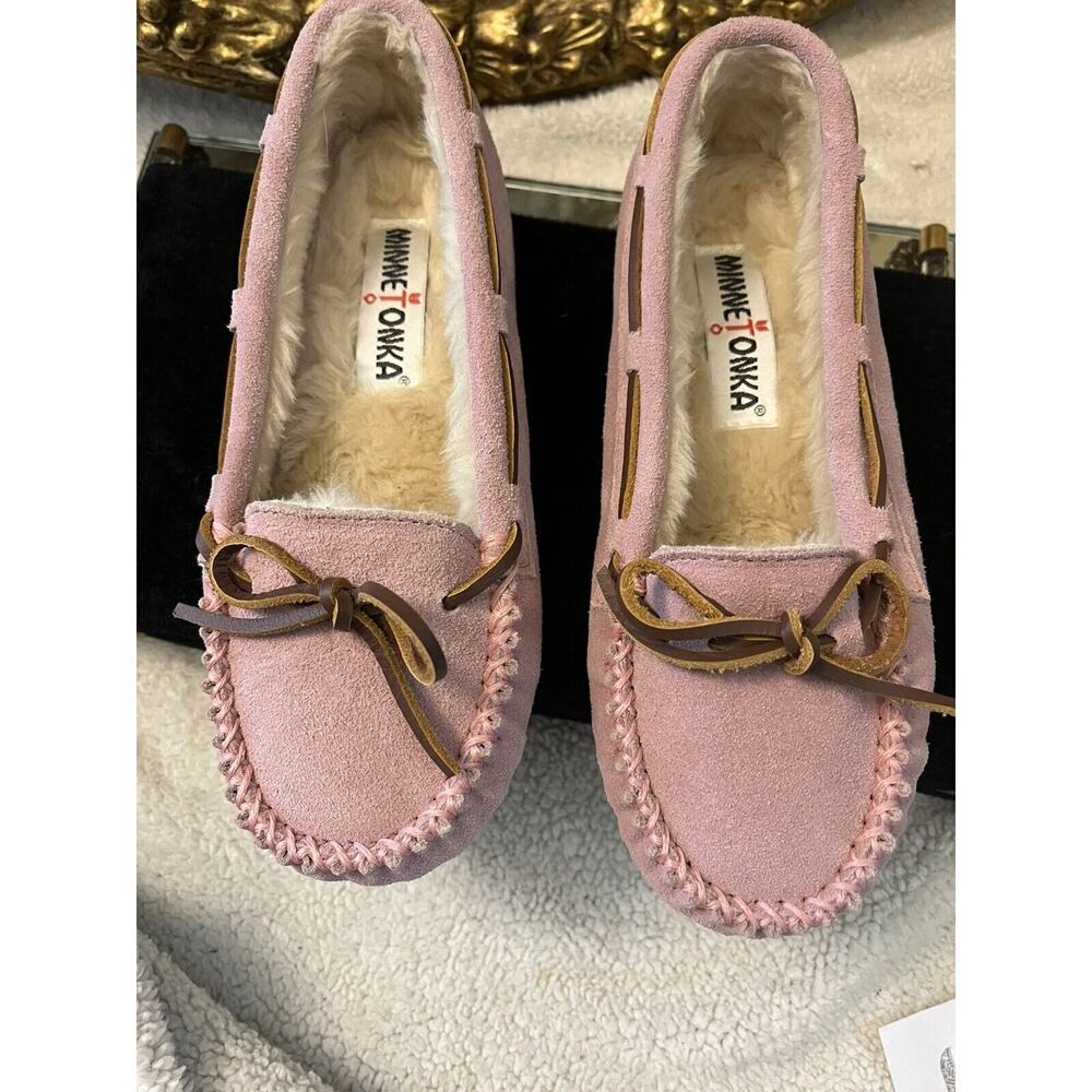 Minnetonka Moccasins Size 6 PINK